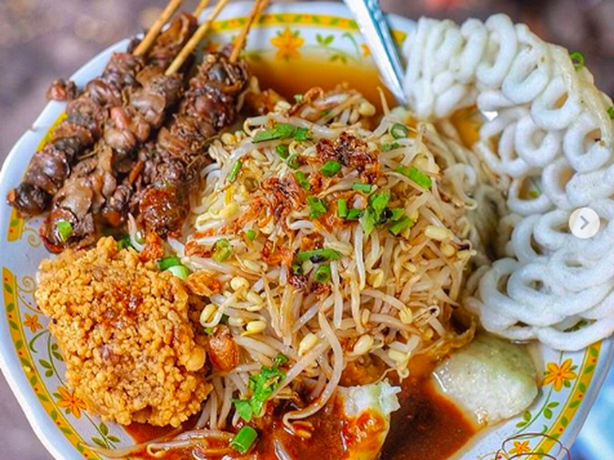 Lontong Balap Sate Kerang